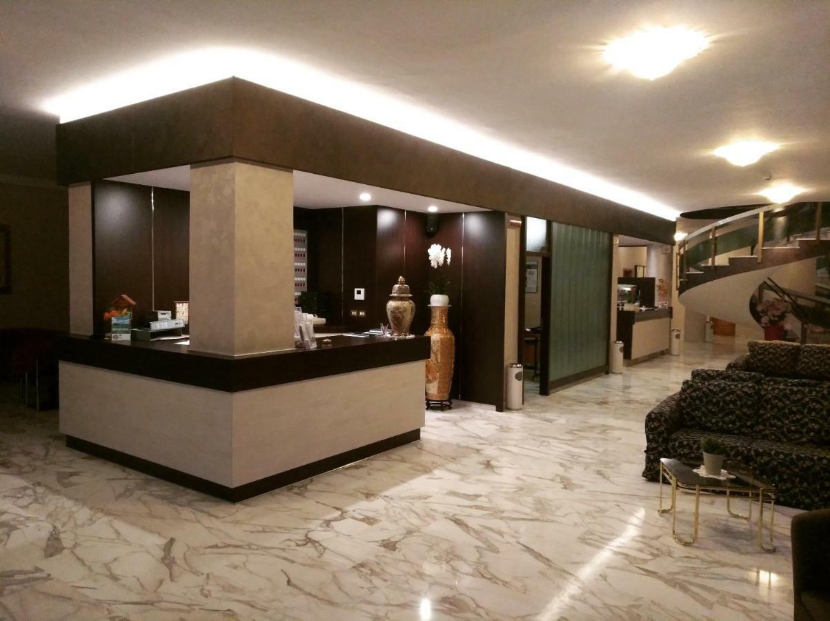 Hotel Reali Chianciano Terme Exterior foto